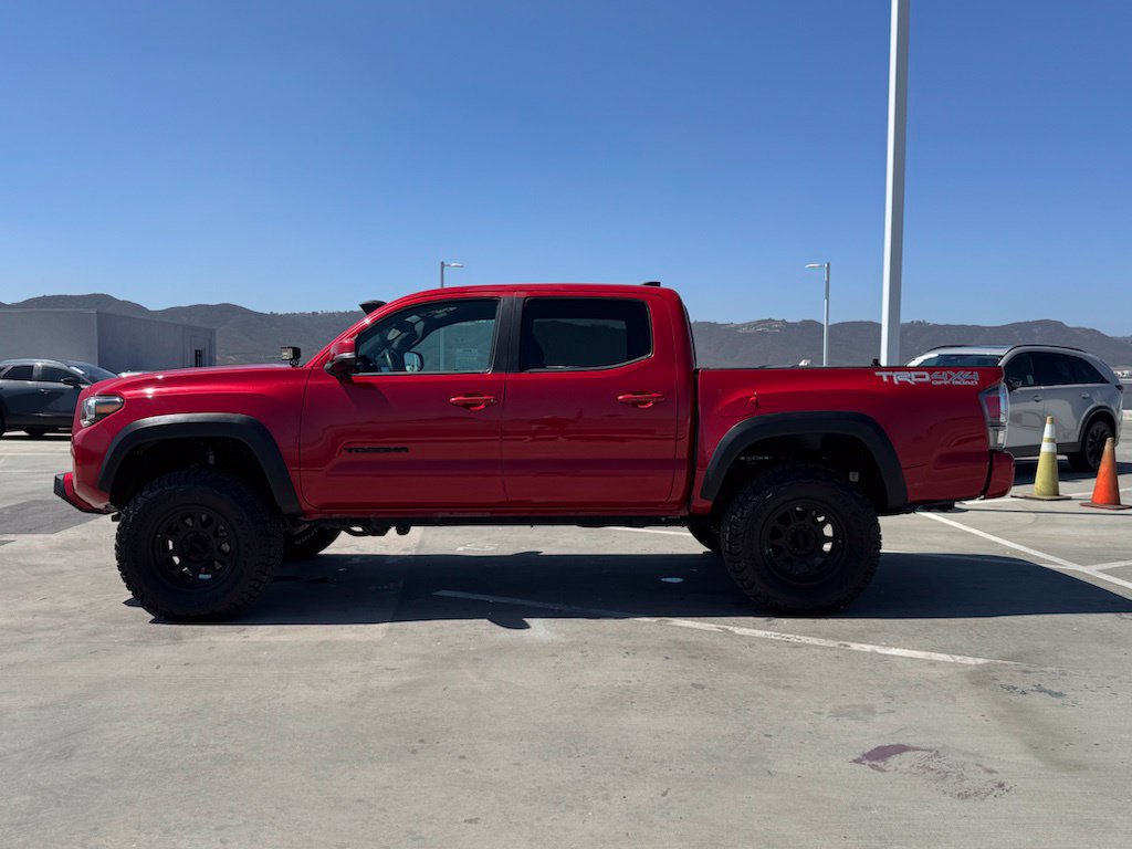 Used 2021 Toyota Tacoma TRD Off-Road w/ Technology Package AWD/4WD image 7
