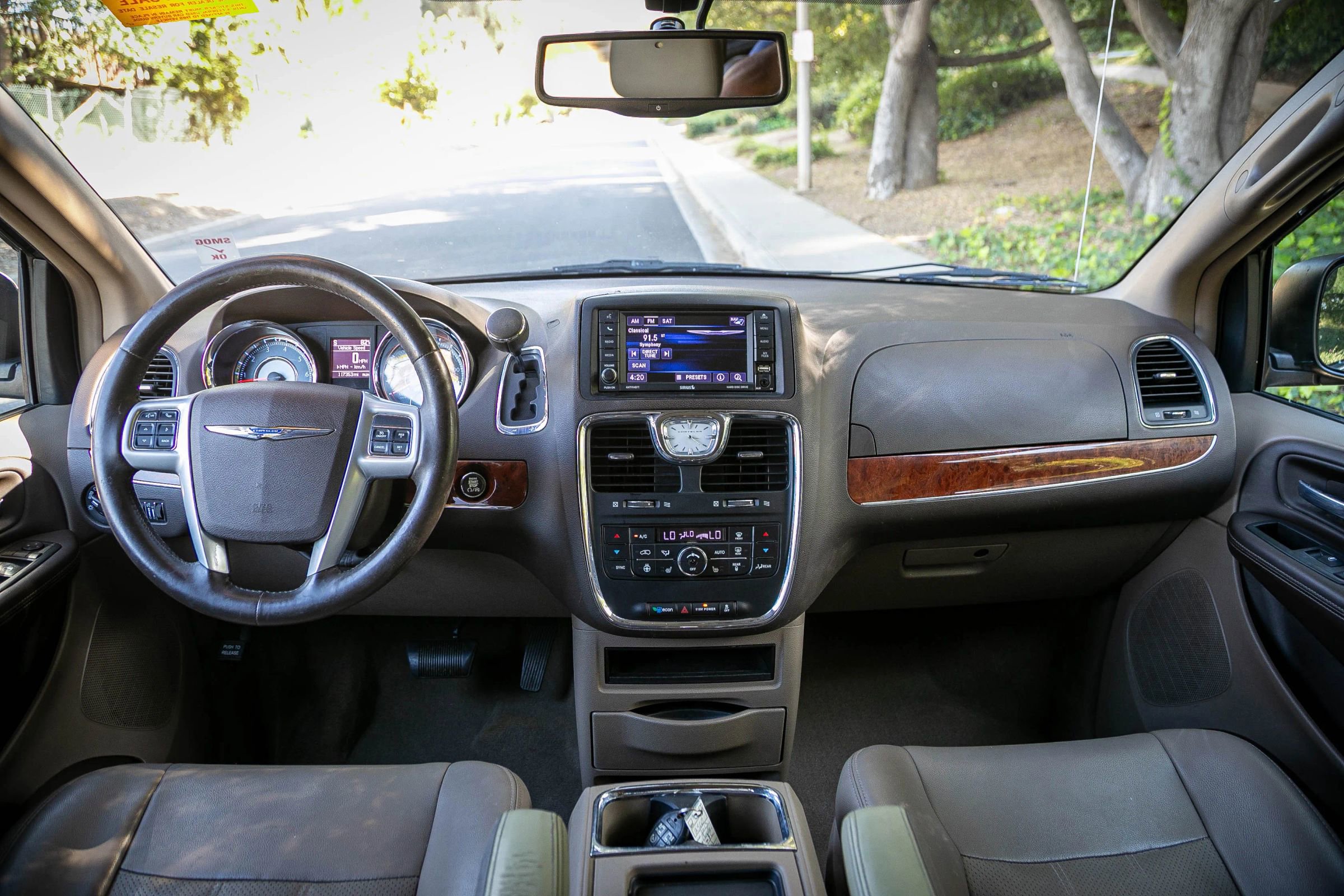 Used 2013 Chrysler Town & Country Touring-L w/ Driver Convenience Group image 20