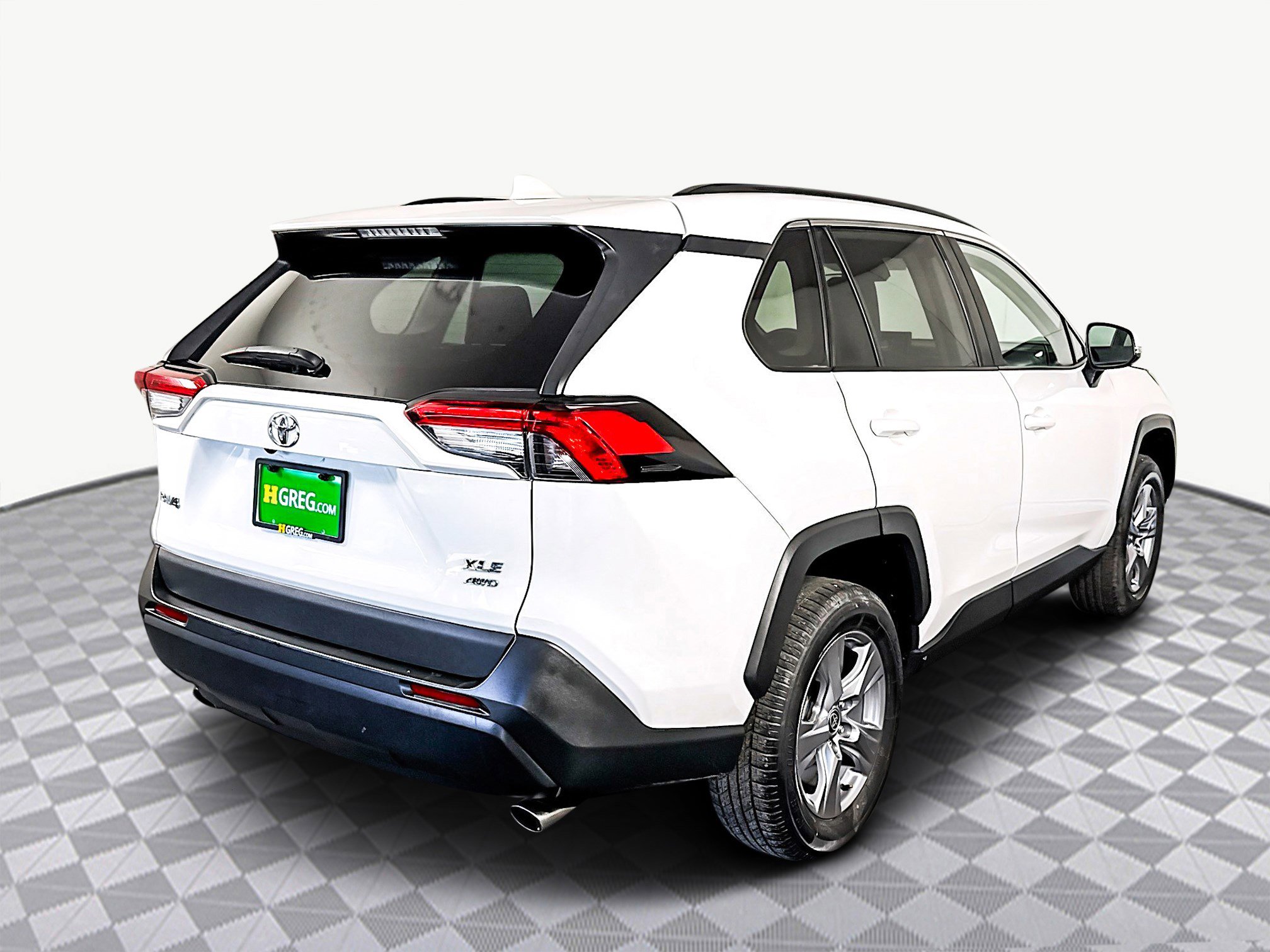 Used 2022 Toyota RAV4 XLE image 10
