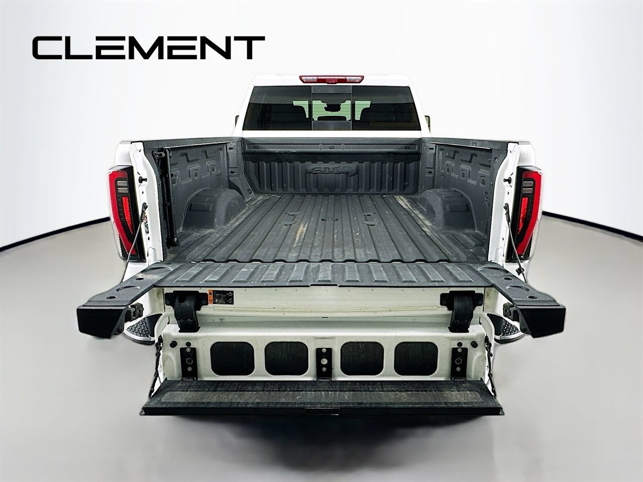 Used 2024 GMC Sierra 3500 AT4 w/ AT4 Premium Plus Package AWD/4WD image 11