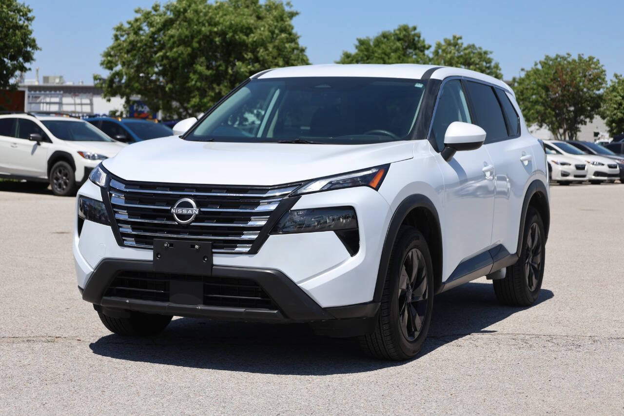 Used 2025 Nissan Rogue SV AWD/4WD image 6