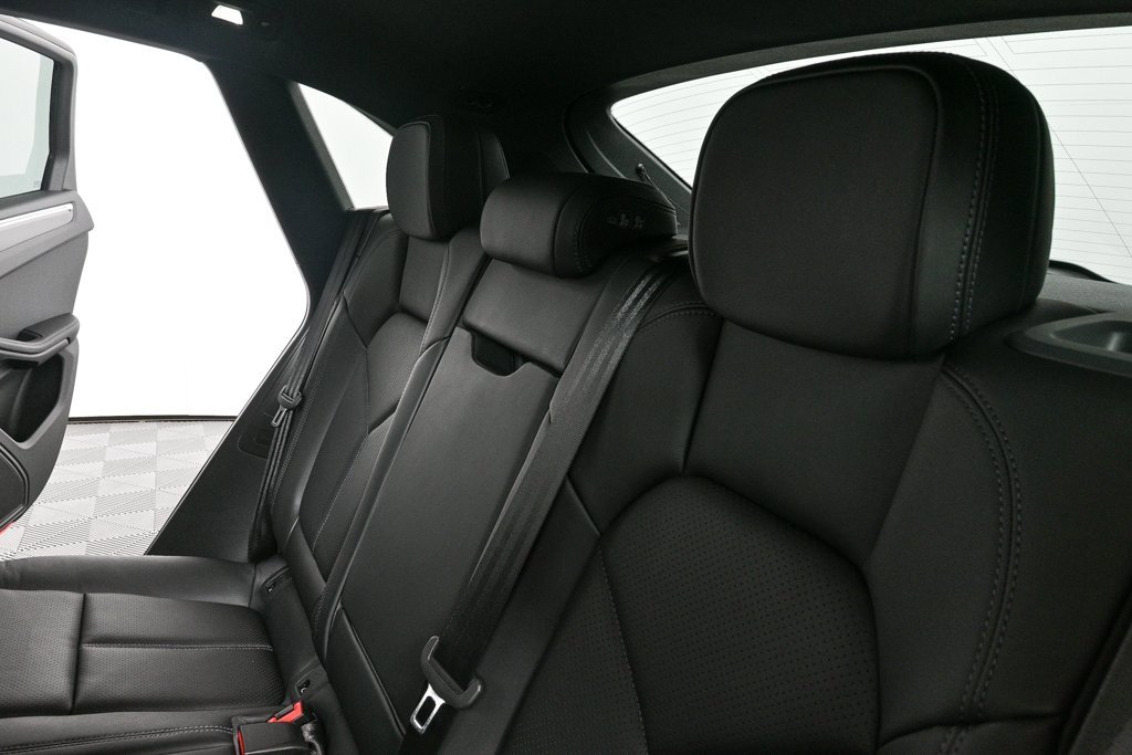 Certified 2025 Porsche Macan image 21