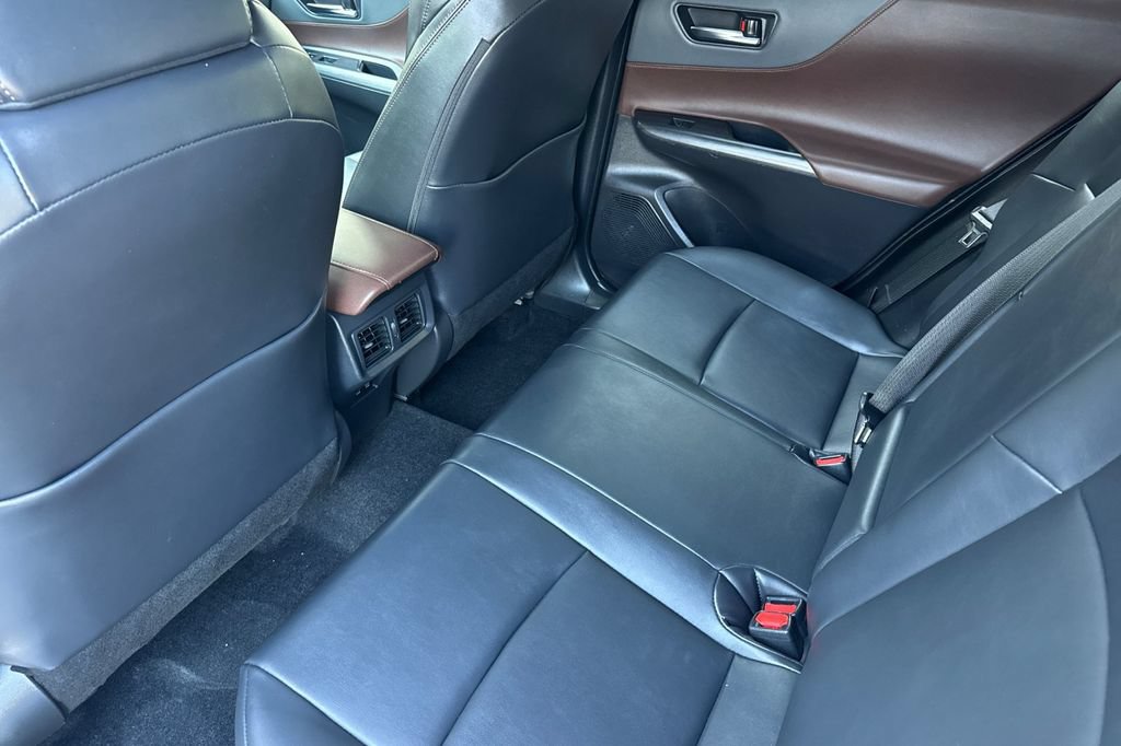 Certified 2022 Toyota Venza XLE AWD/4WD image 11