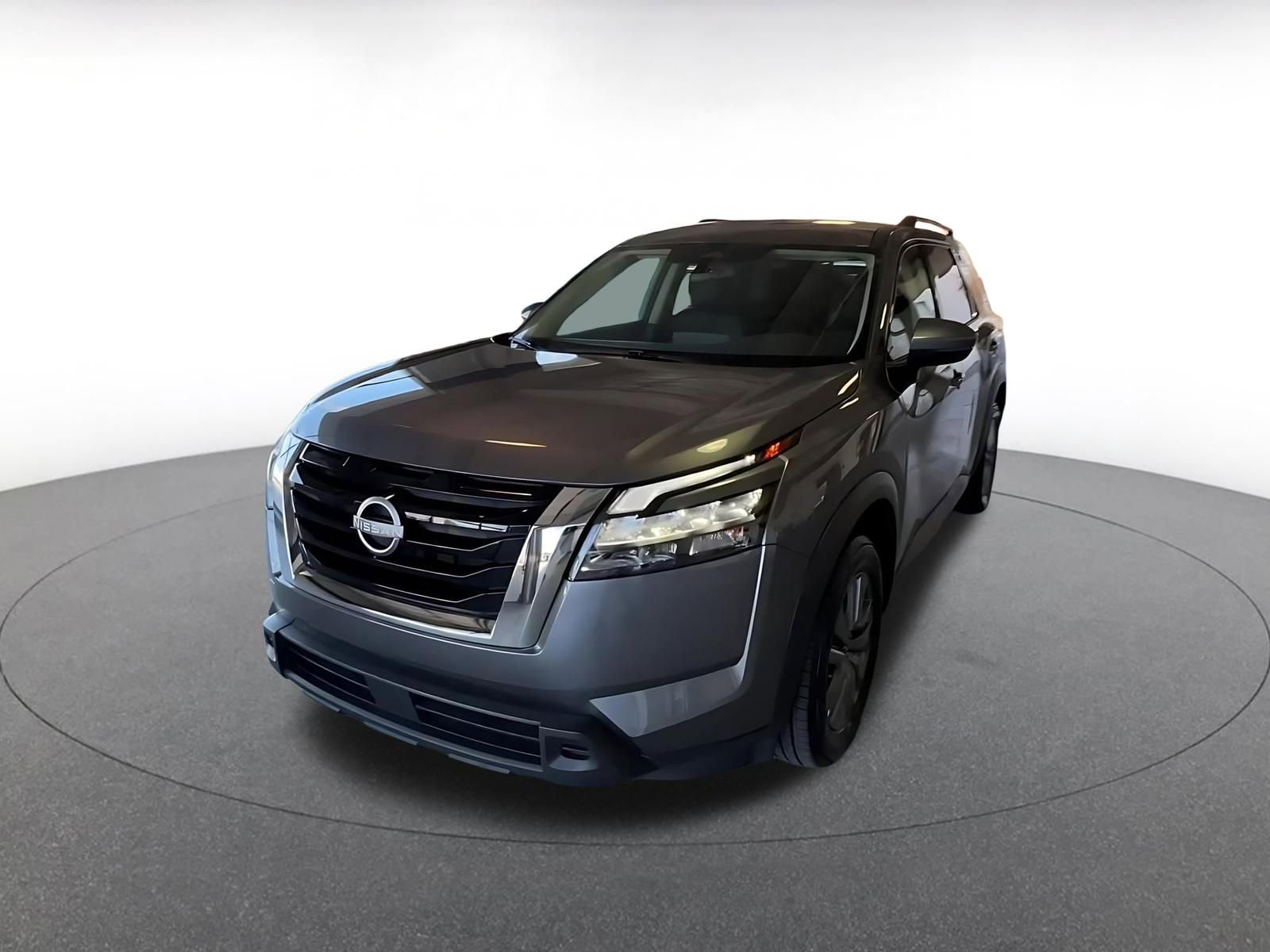 Used 2025 Nissan Pathfinder SV image 8