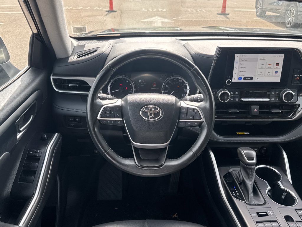 Used 2023 Toyota Highlander XLE AWD/4WD image 14