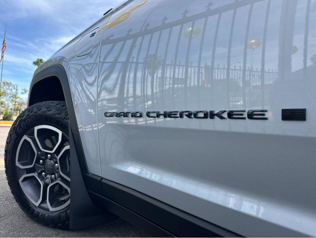 Used 2022 Jeep Grand Cherokee Trailhawk w/ Advanced Protech Group II image 46