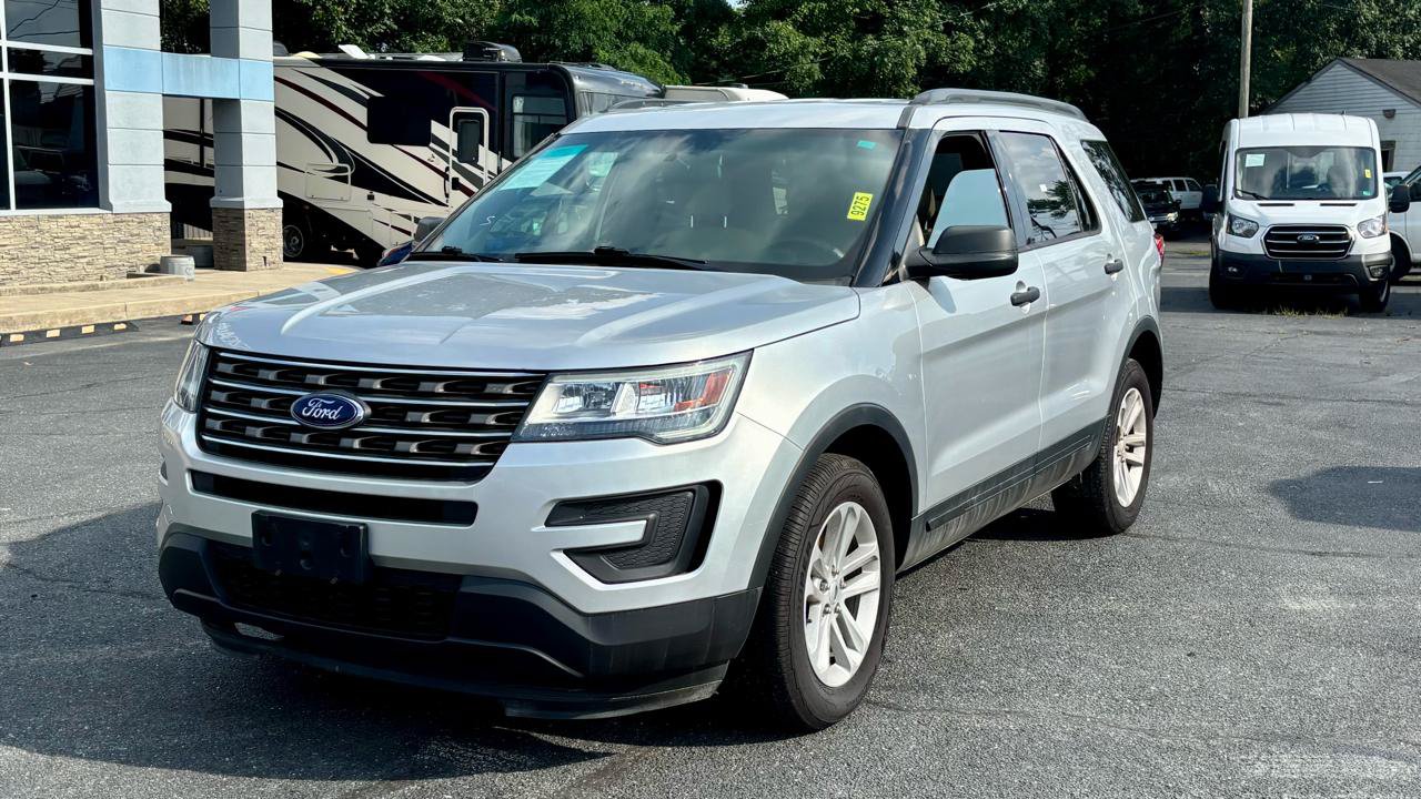 Used 2017 Ford Explorer 4WD image 2