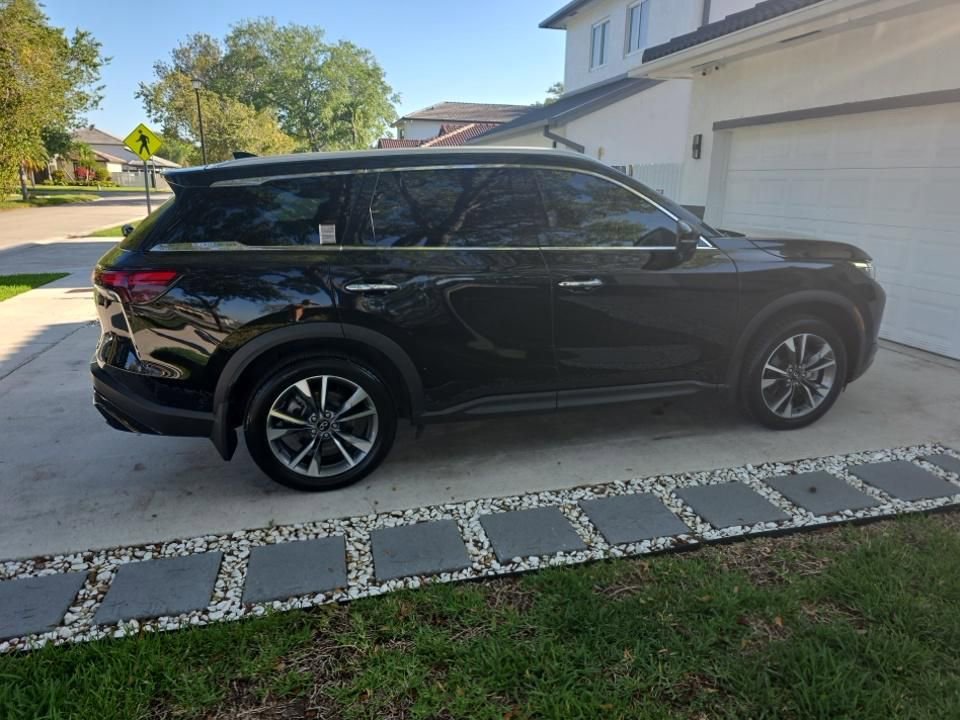 Certified 2023 INFINITI QX60 Luxe w/ Cargo Package FWD image 3