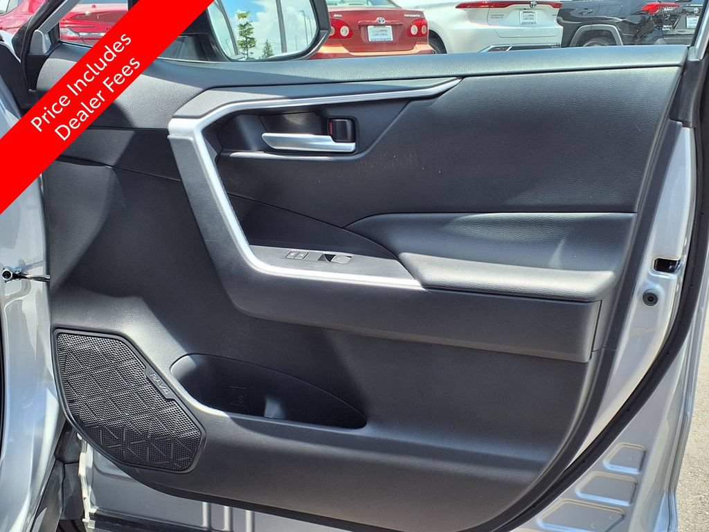 Used 2025 Toyota RAV4 XLE FWD image 11