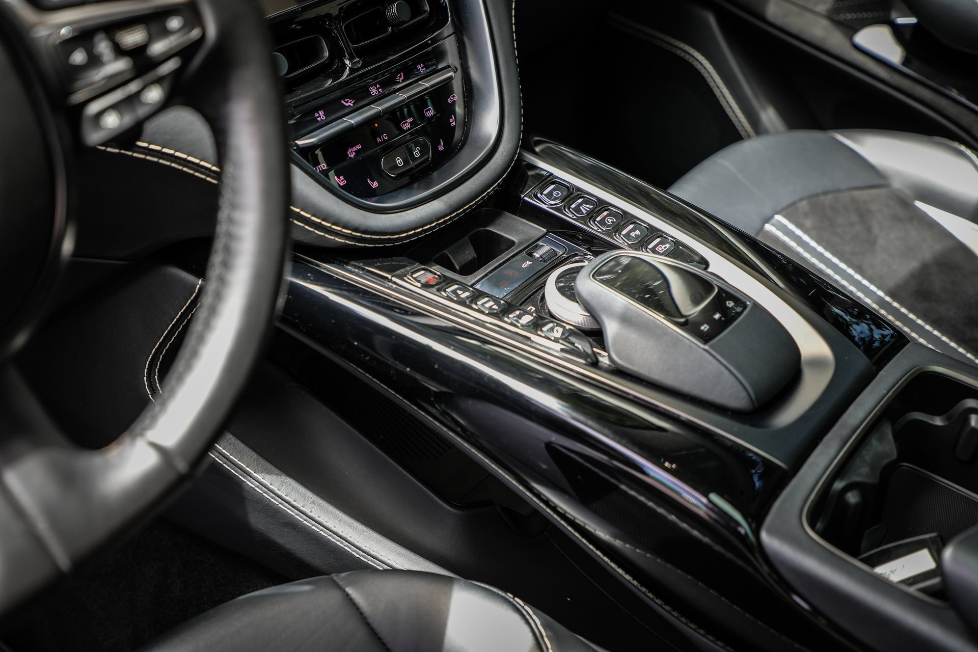 Used 2022 Aston Martin DBX AWD/4WD image 55