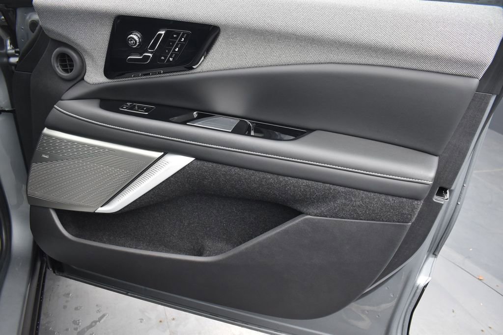 Certified 2025 Cadillac Optiq Sport 2 w/ LPO, Floor Liner Package AWD/4WD image 34