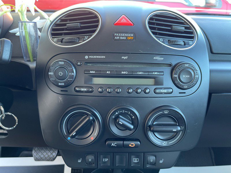 Used 2008 Volkswagen Beetle S image 28