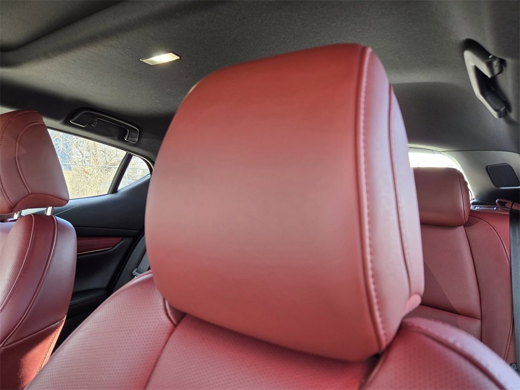 Used 2021 MAZDA MAZDA3 Hatchback w/Premium Plus Pkg image 16