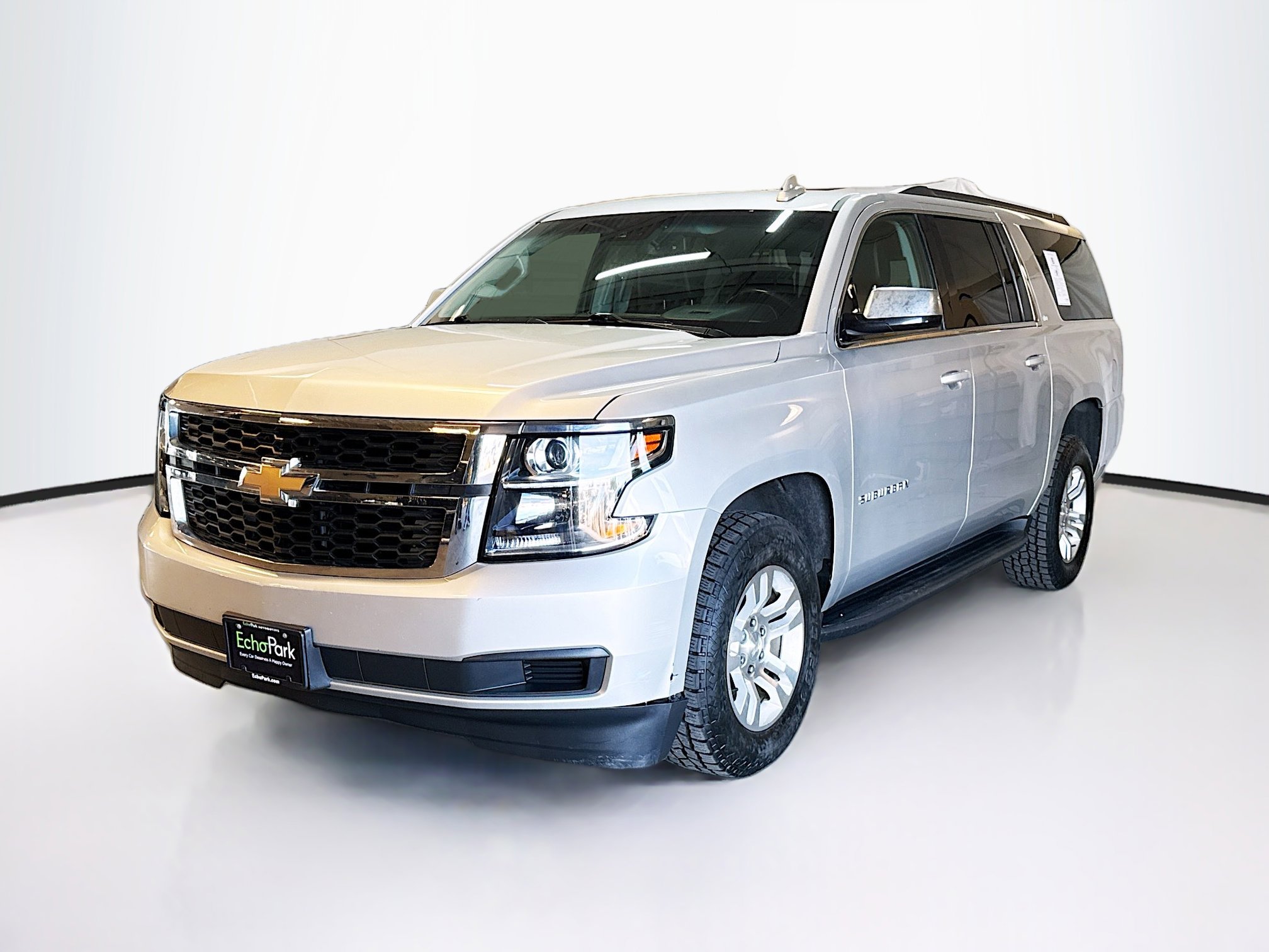 Used 2019 Chevrolet Suburban LT image 3