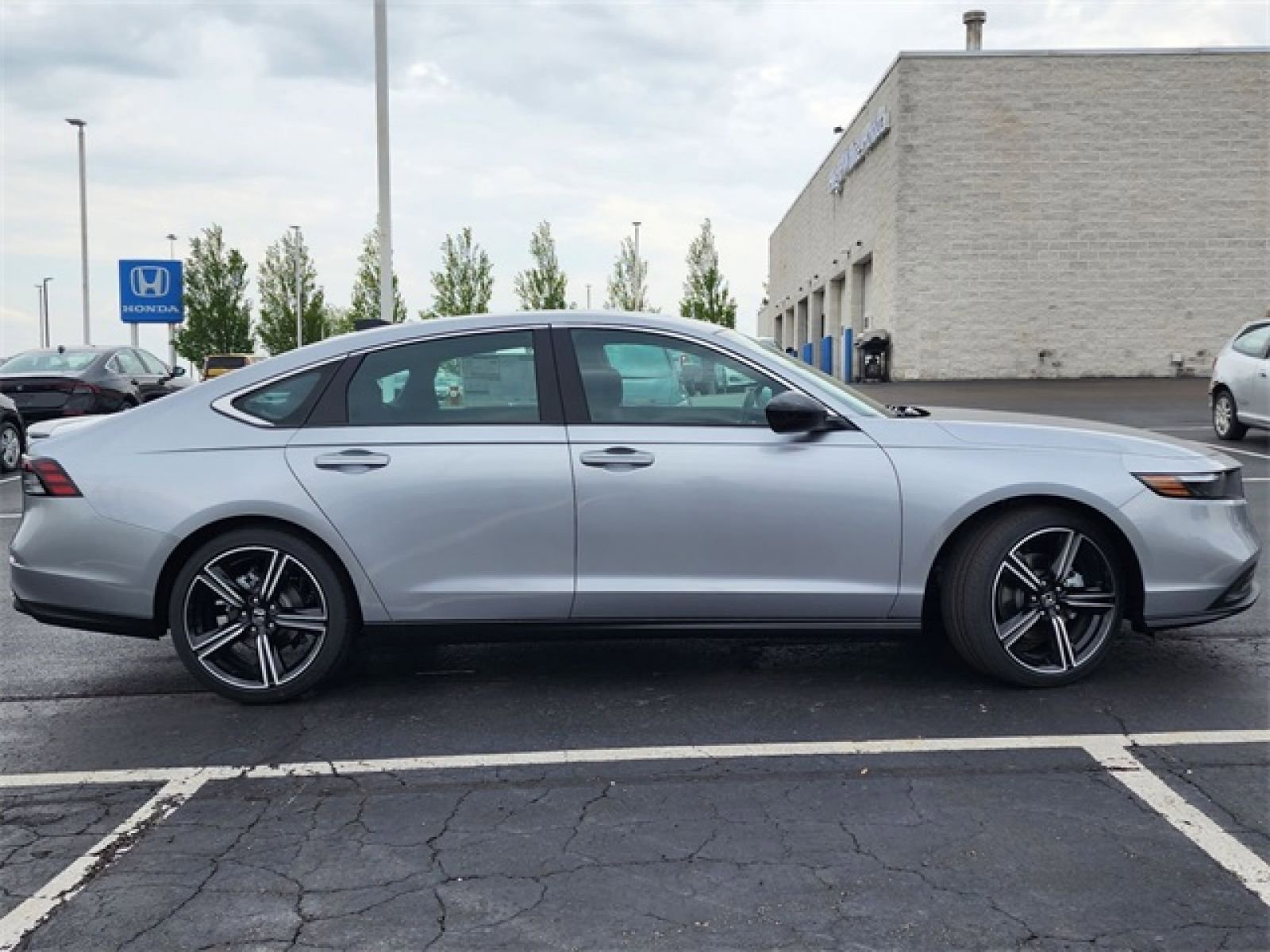 Used 2023 Honda Accord Sport image 2