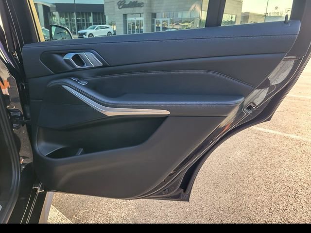 Used 2022 BMW X7 xDrive40i w/ M Sport Package AWD/4WD image 24