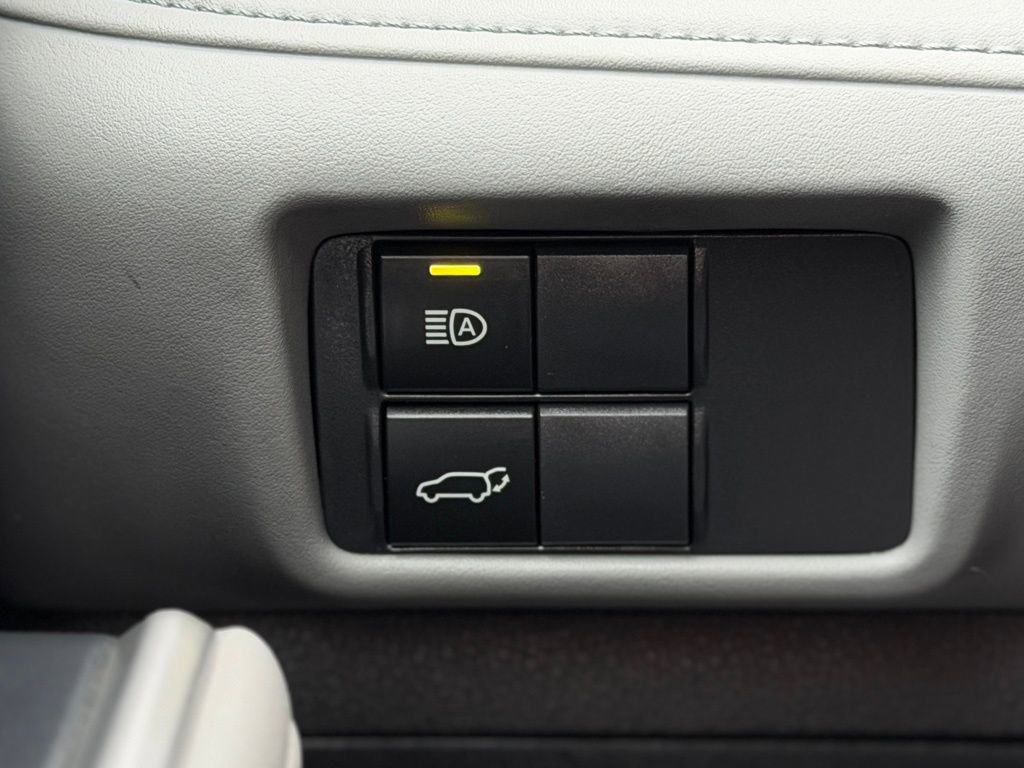 Used 2022 Toyota Highlander XLE AWD/4WD image 27