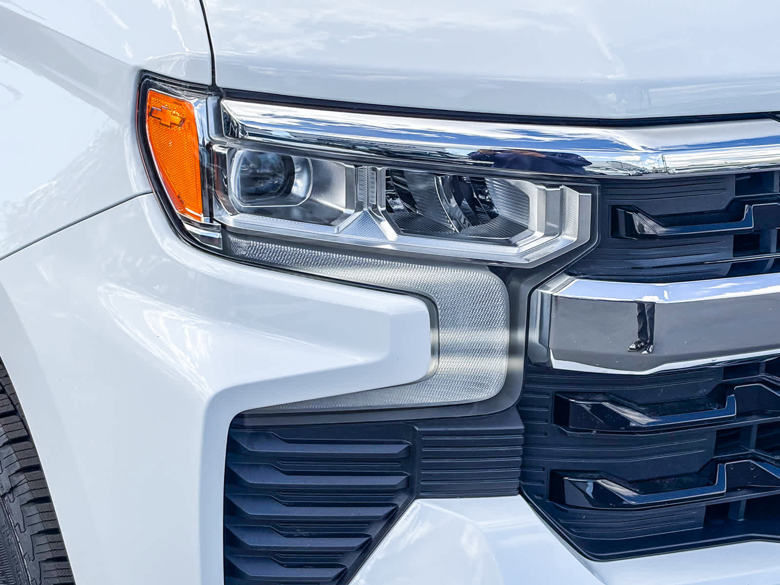 Used 2025 Chevrolet Silverado 1500 LT image 7