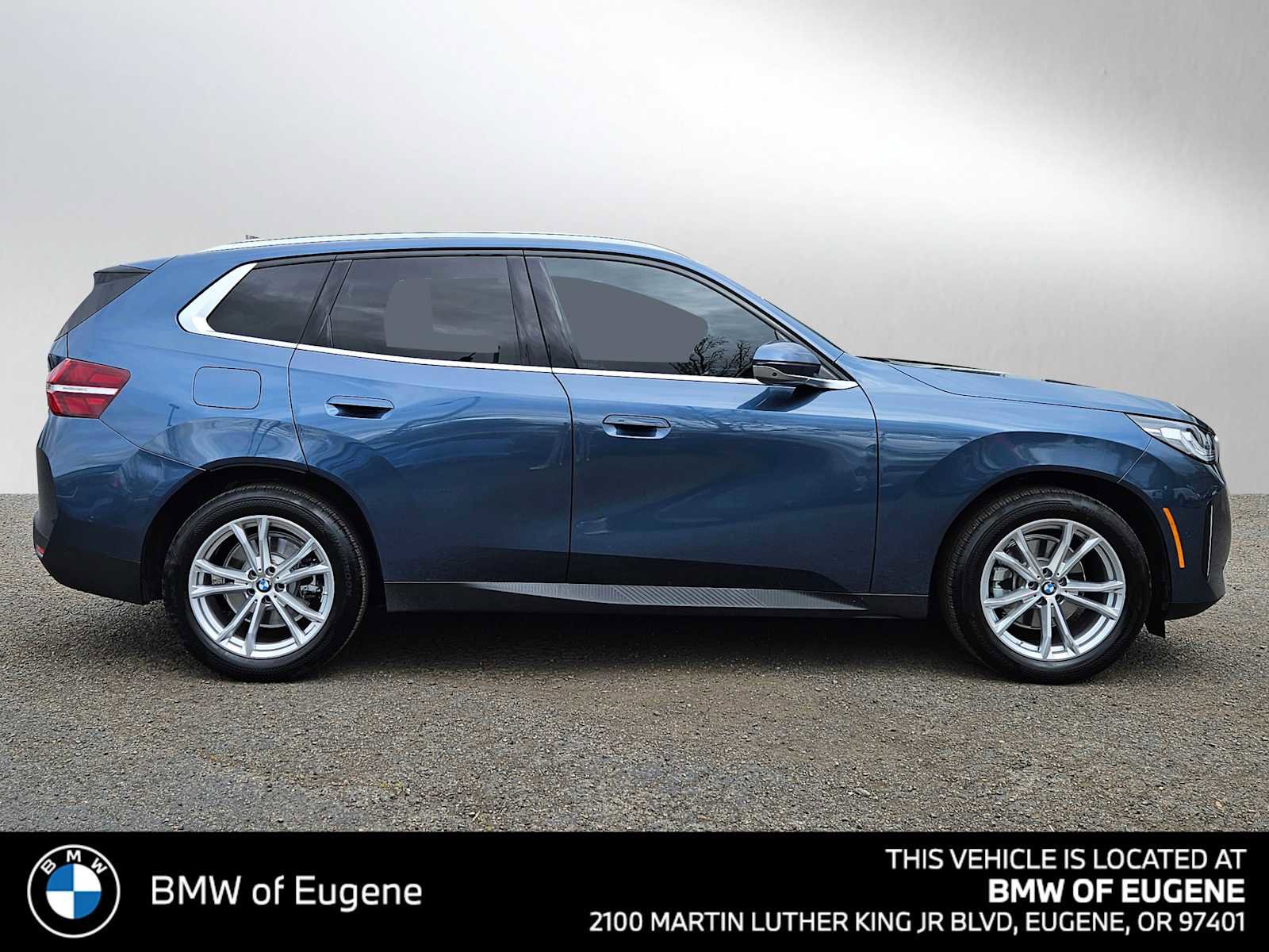 Used 2025 BMW X3 xDrive30i w/ Premium Package AWD/4WD image 2