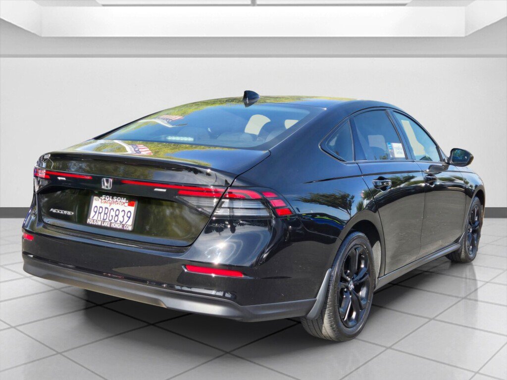 Certified 2025 Honda Accord SE image 5