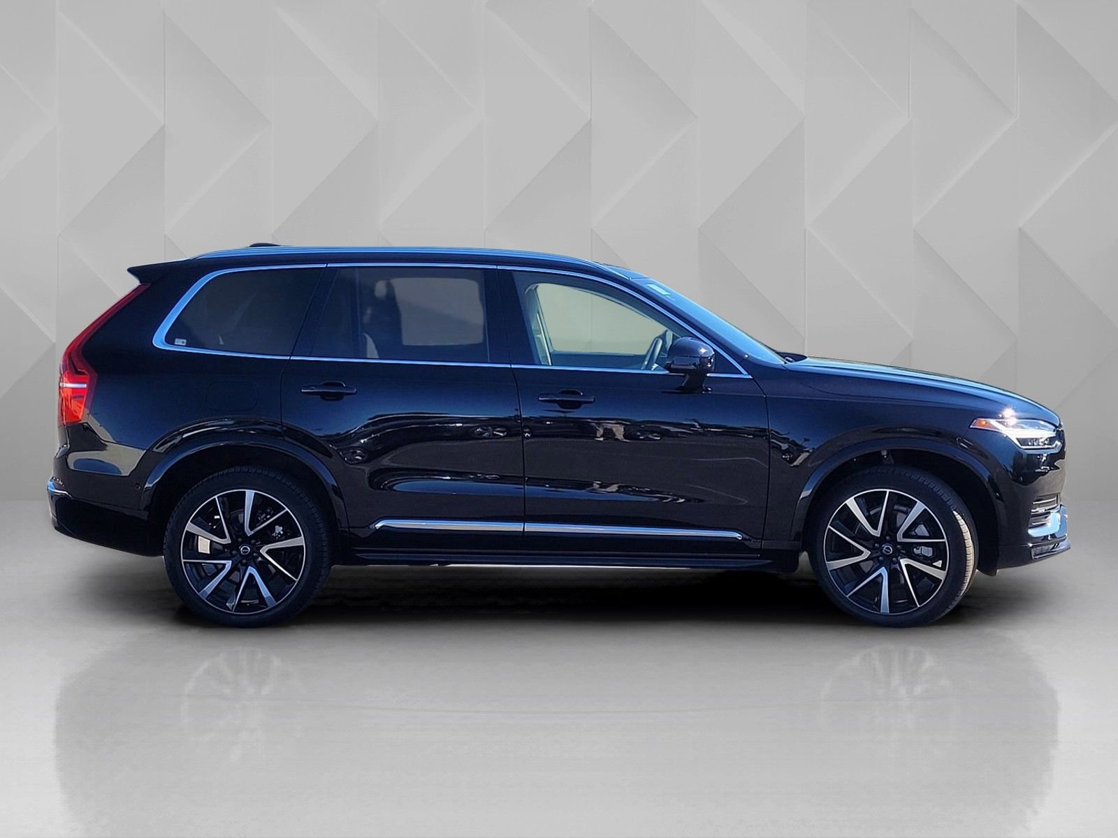 Certified 2023 Volvo XC90 B6 Plus w/ Protection Package Premier AWD/4WD image 7