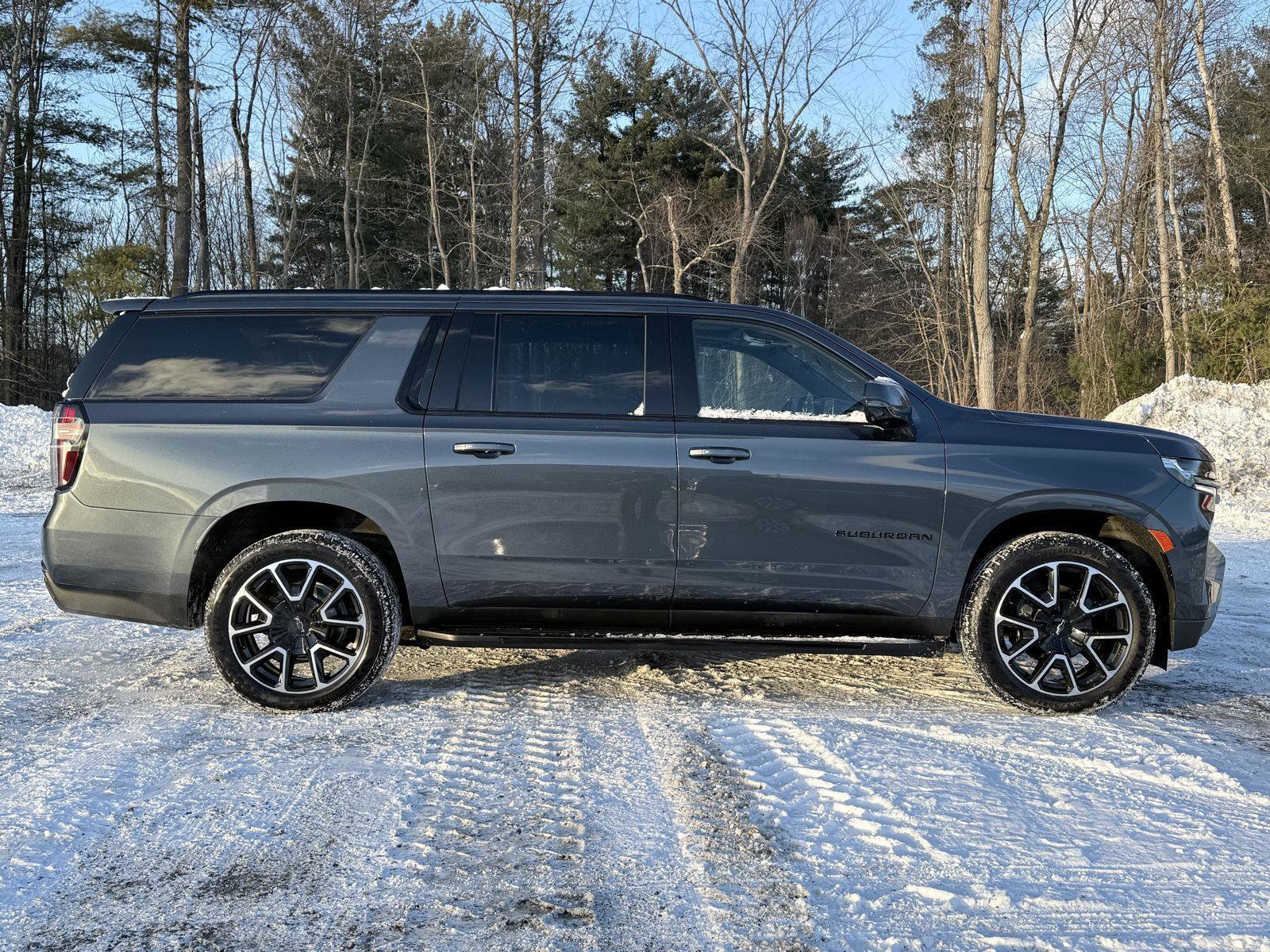 Used 2021 Chevrolet Suburban RST w/ Luxury Package image 4