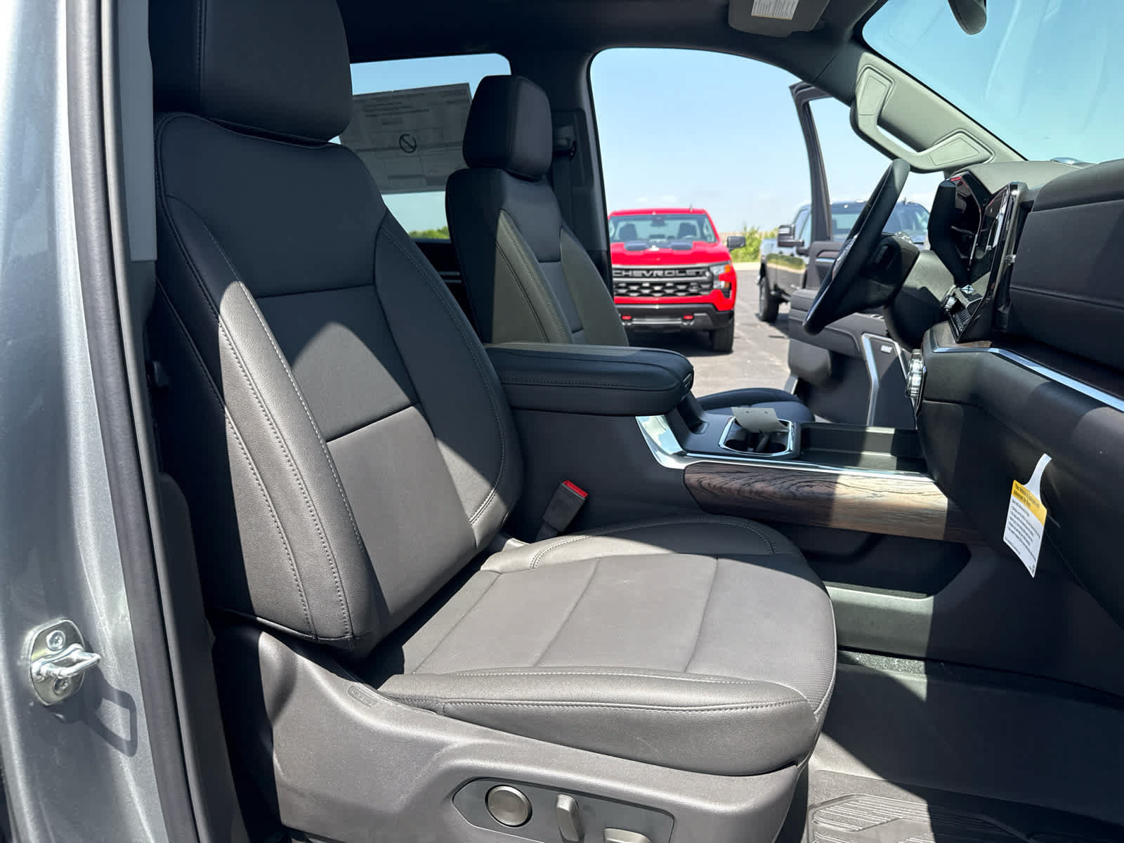 New 2026 GMC Sierra 3500 SLT w/ SLT Premium Package AWD/4WD image 28