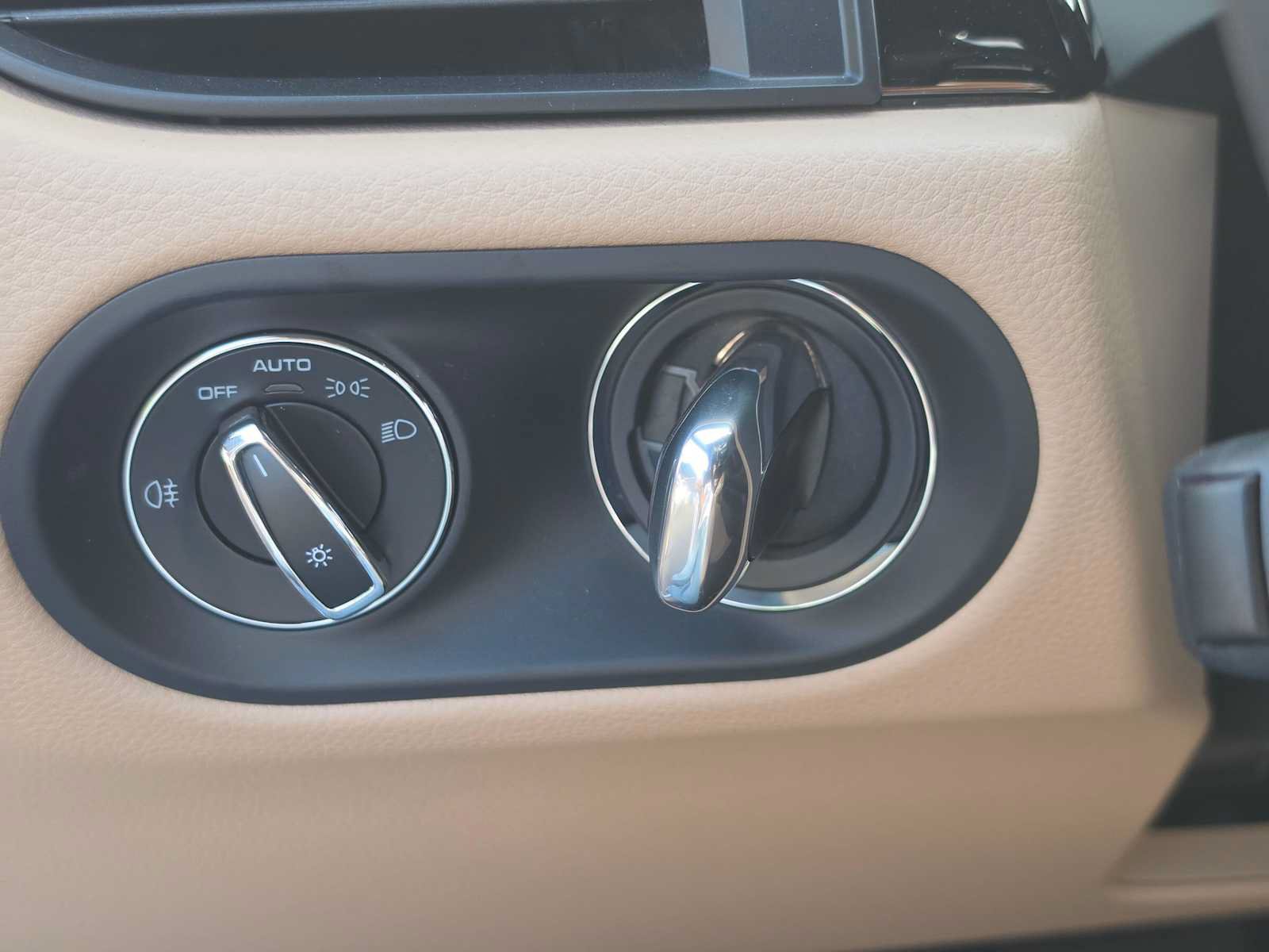 Used 2026 Porsche Macan AWD/4WD image 32