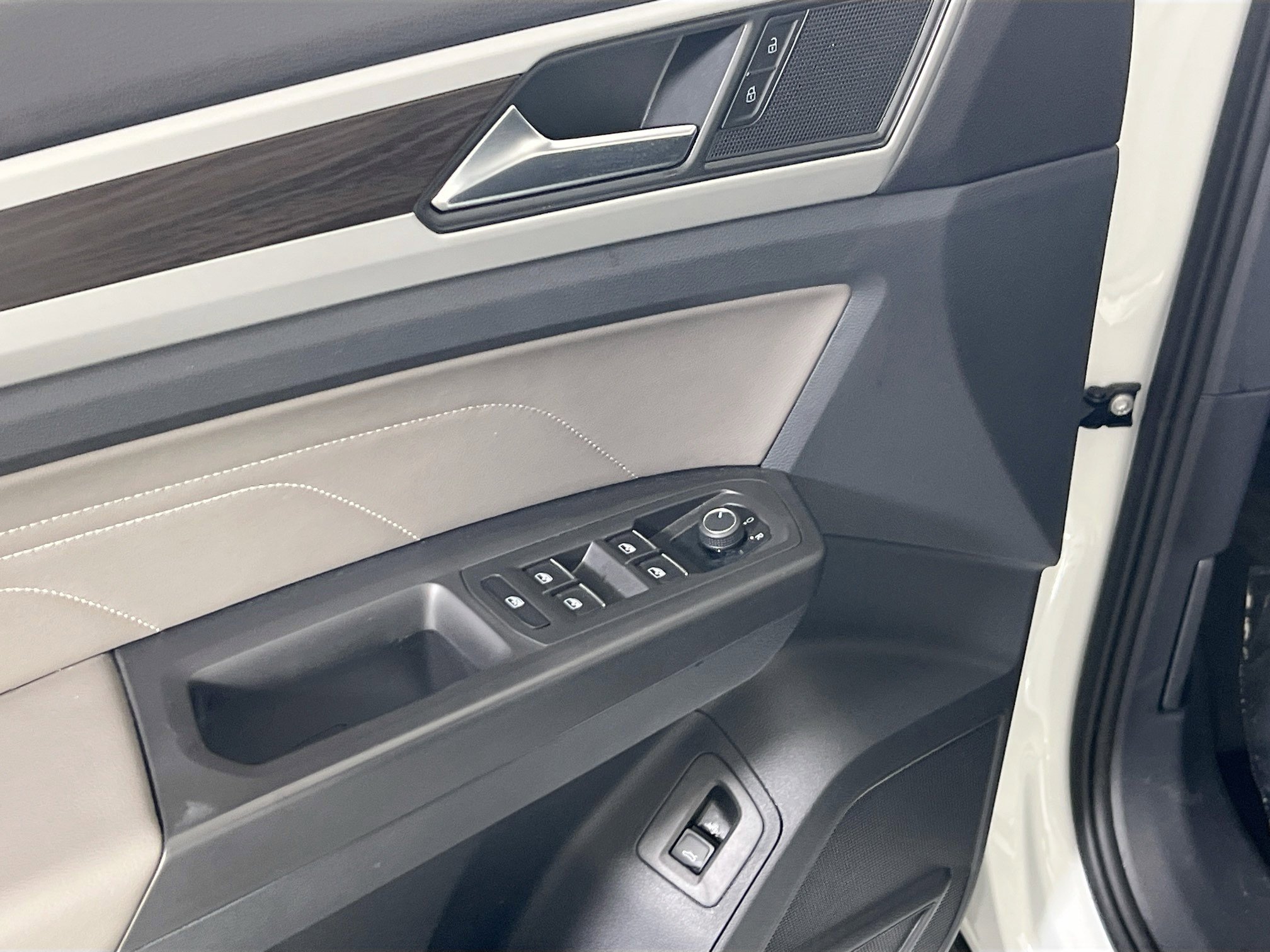 Used 2023 Volkswagen Atlas SE image 17