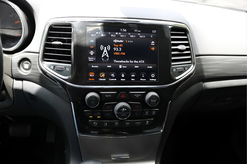 Used 2022 Jeep Grand Cherokee Laredo X RWD image 27