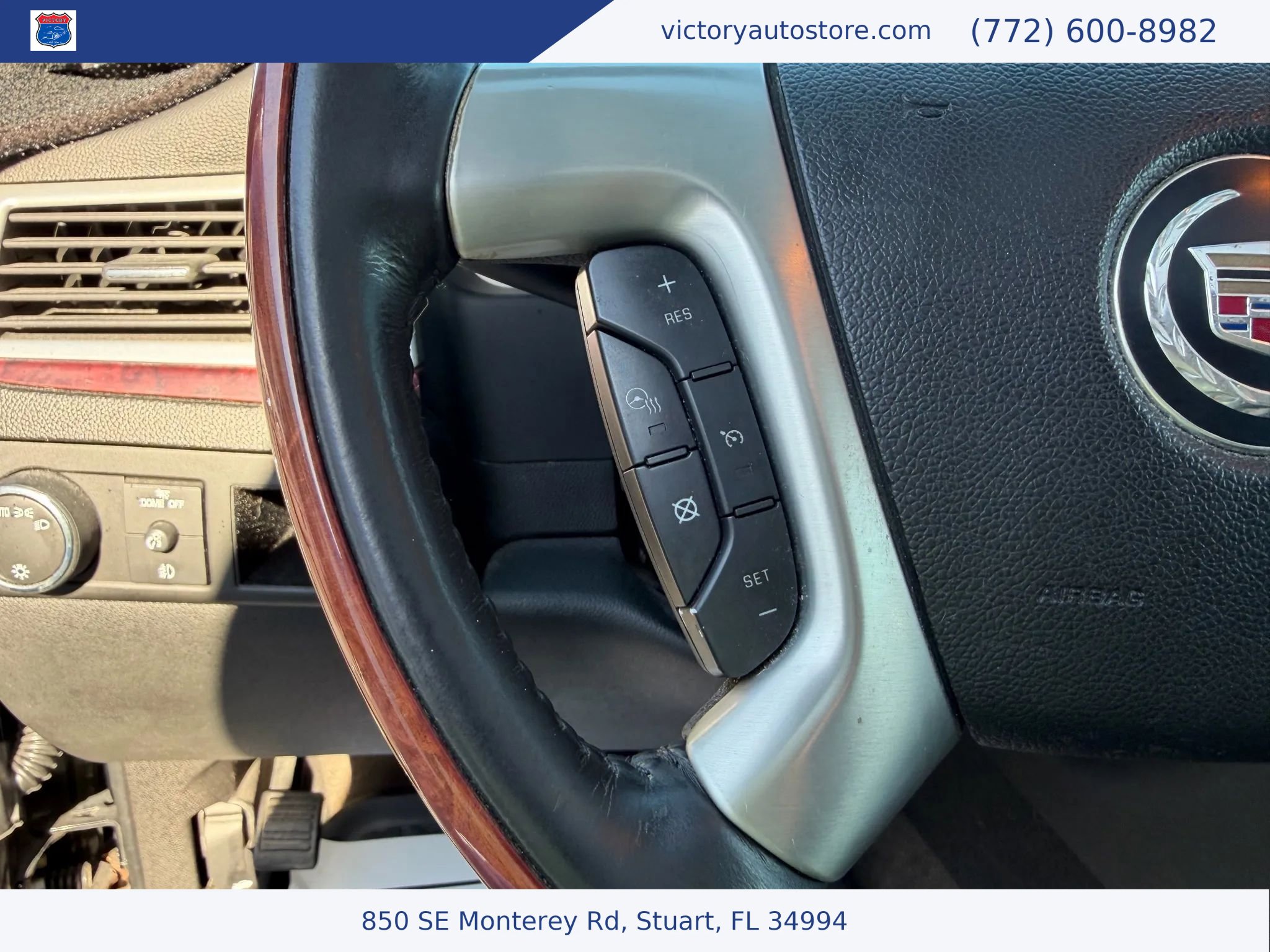 Used 2010 Cadillac Escalade Luxury image 16