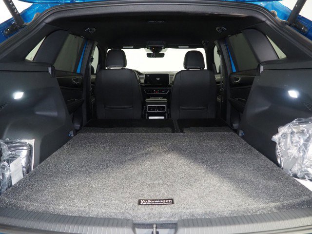 Used 2024 Volkswagen Atlas SE w/ Technology Package image 37