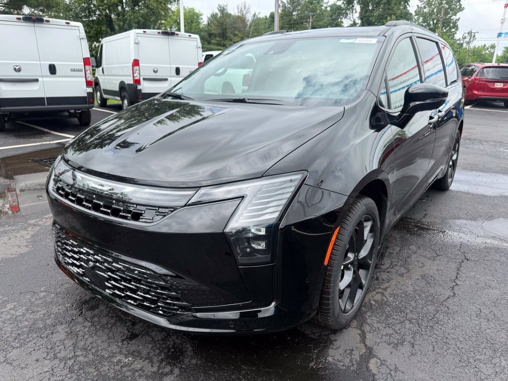 New 2027 Chrysler Pacifica Limited w/ Family Tech Group AWD/4WD image 8