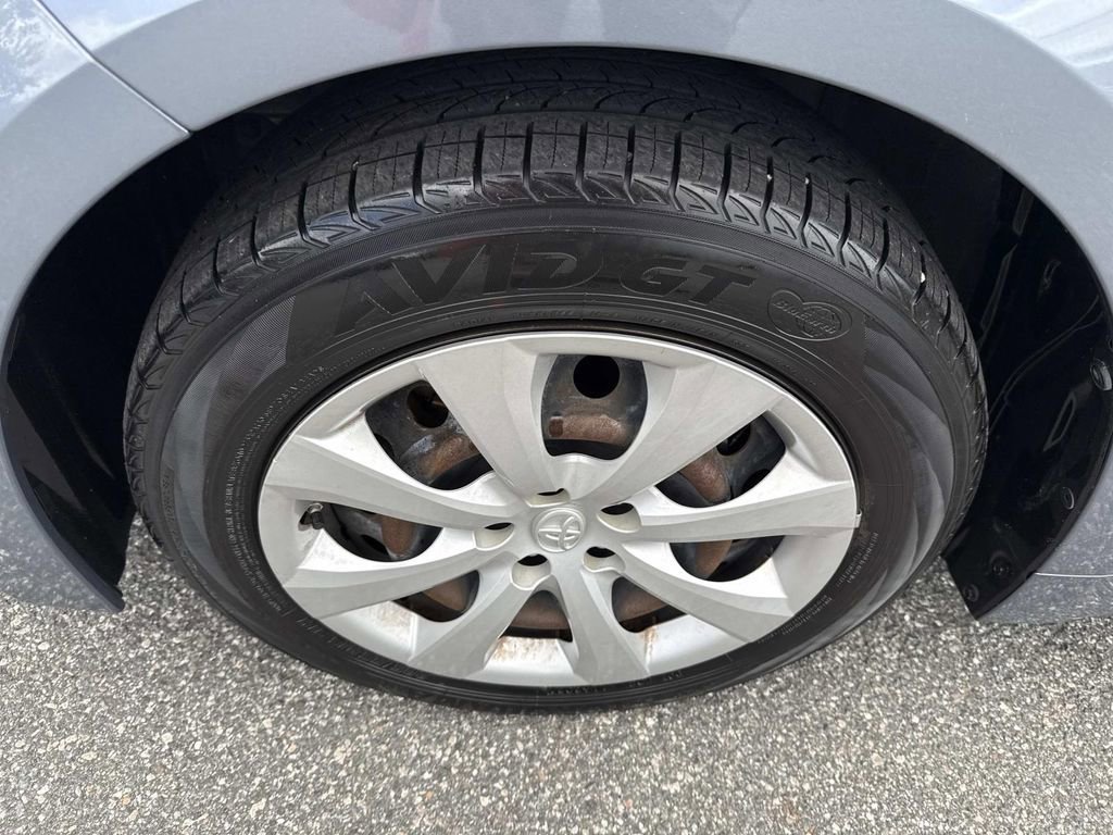 Used 2021 Toyota Corolla LE image 12