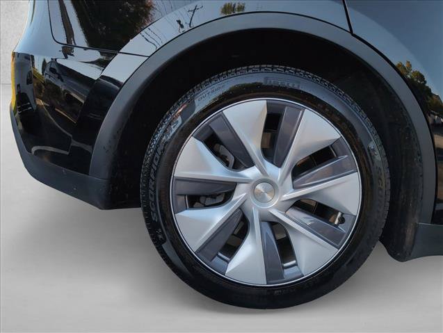 Used 2024 Tesla Model Y Long Range AWD/4WD image 28