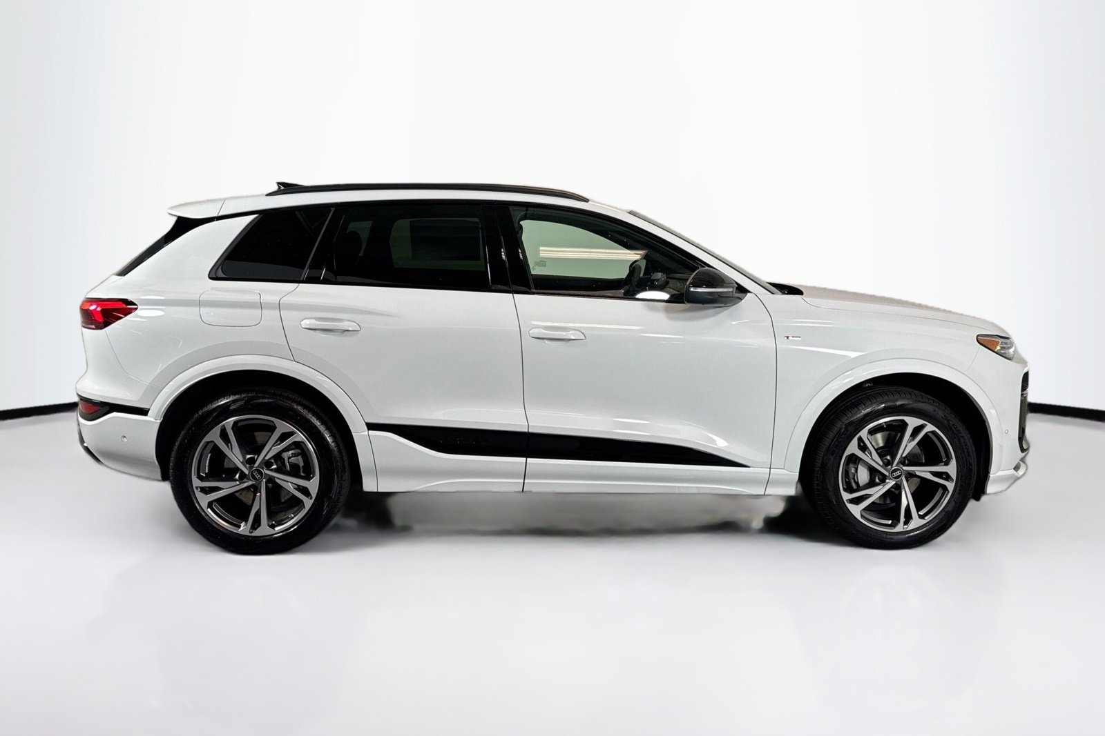 New 2027 Audi Q6 e-tron Premium Plus AWD/4WD image 4