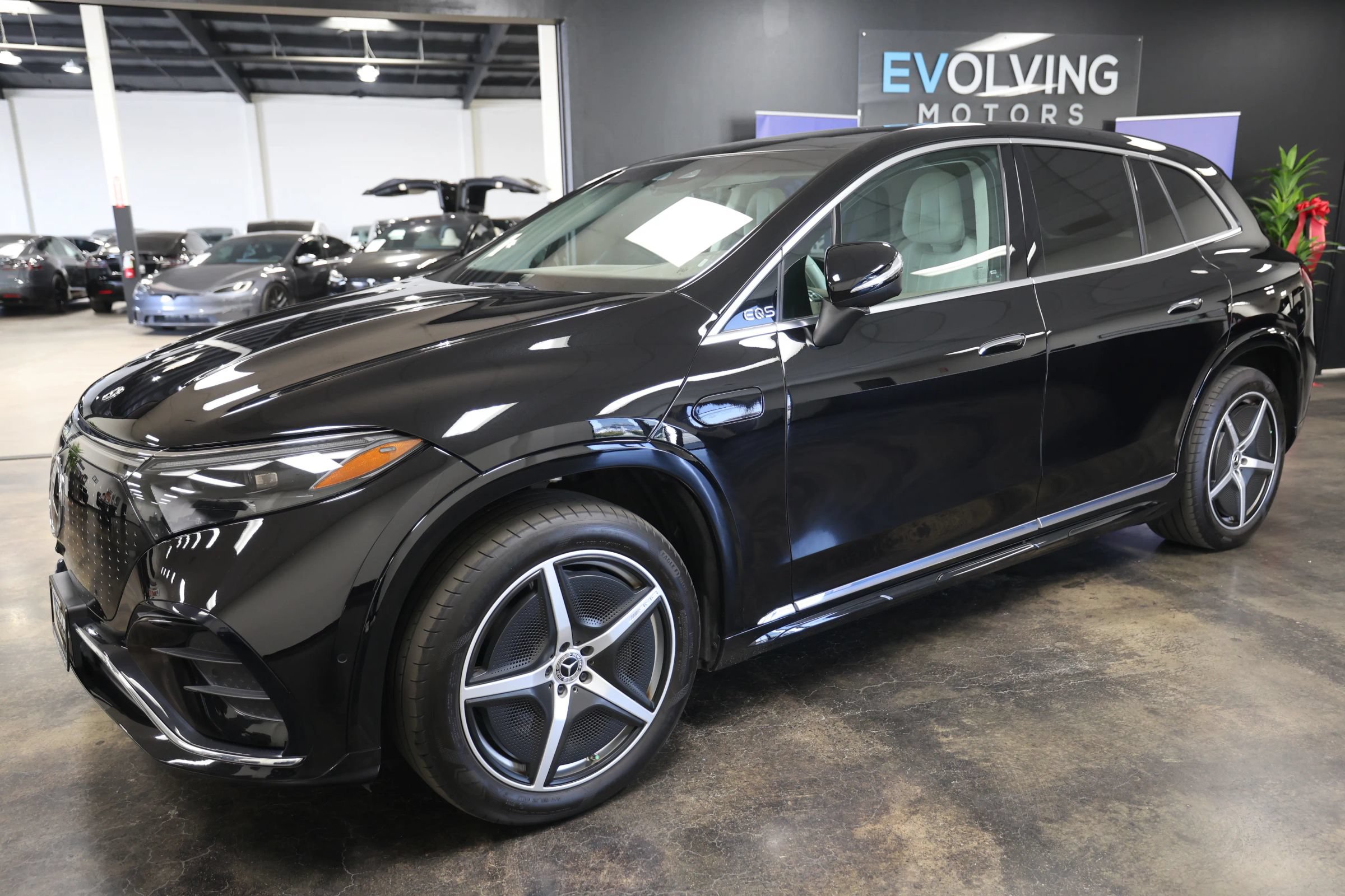 Used 2023 Mercedes-Benz EQS 580 4MATIC SUV image 4