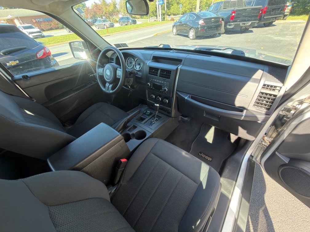 Used 2012 Jeep Liberty Sport AWD/4WD image 10