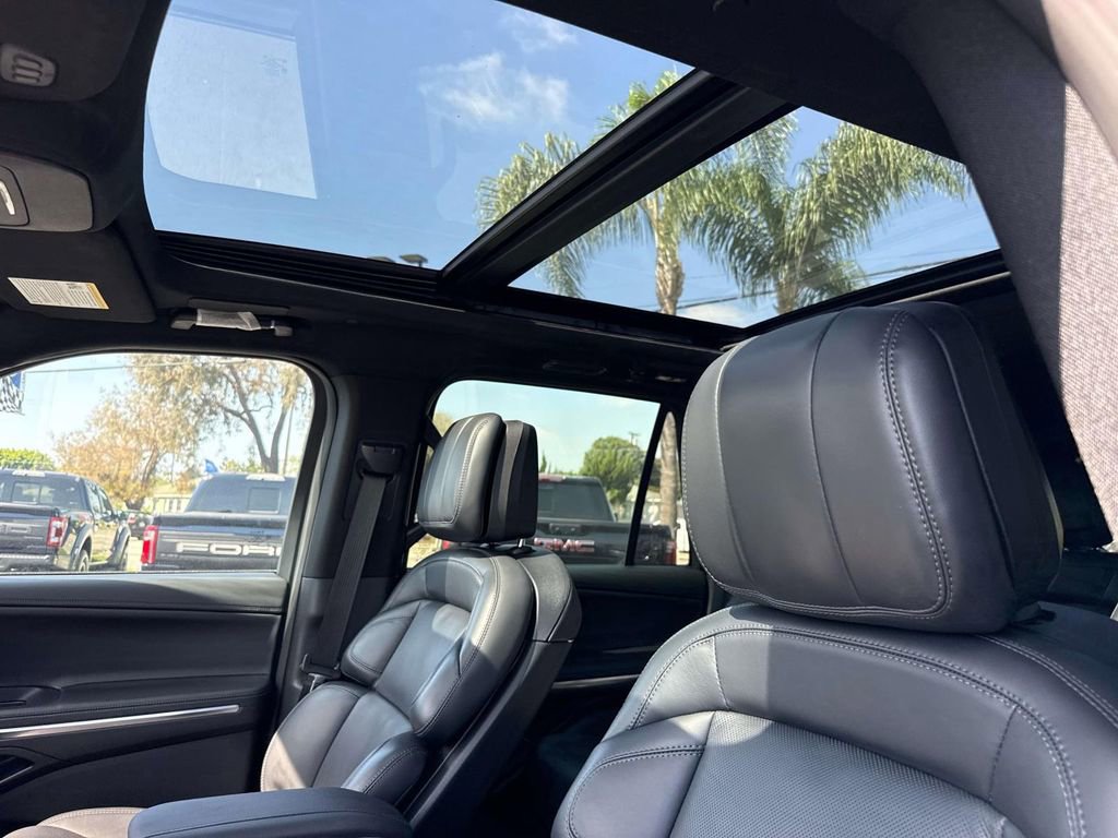 Used 2025 Lincoln Navigator Reserve w/ Jet Appearance Package image 30