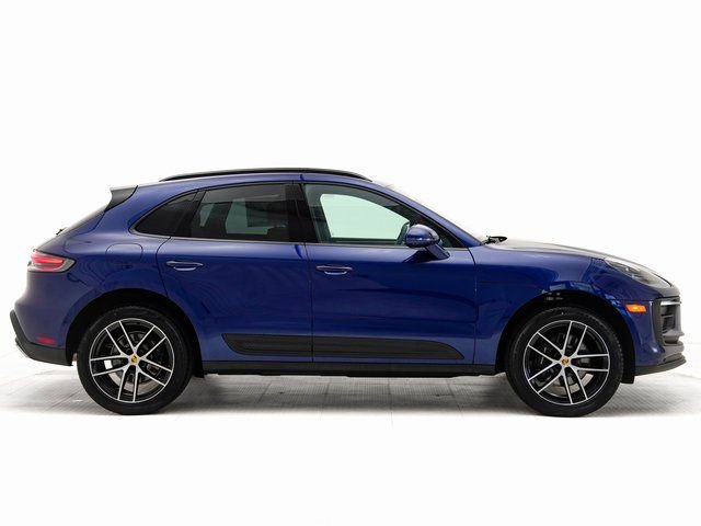 Certified 2025 Porsche Macan image 32