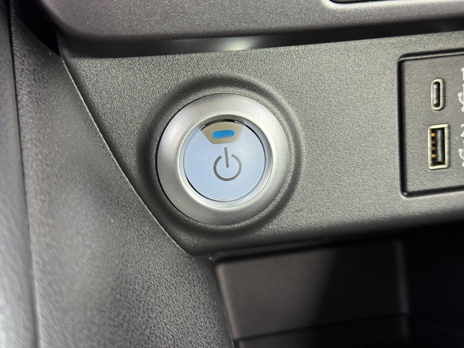 Used 2025 Nissan Leaf S image 24