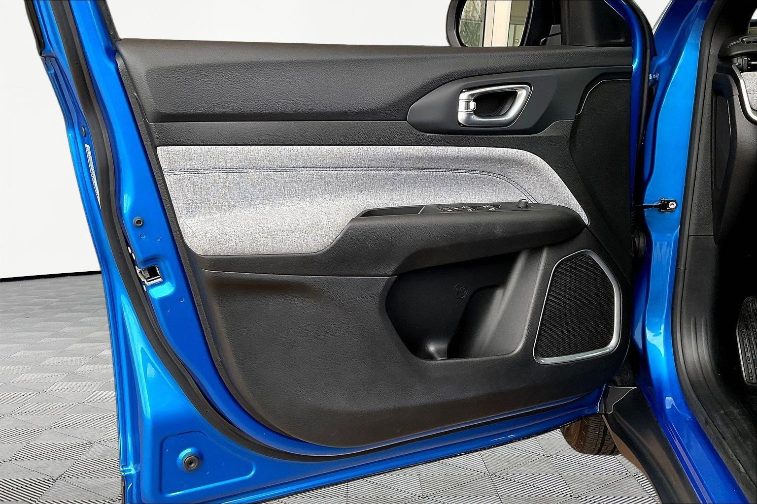 Used 2023 Jeep Compass Latitude image 20