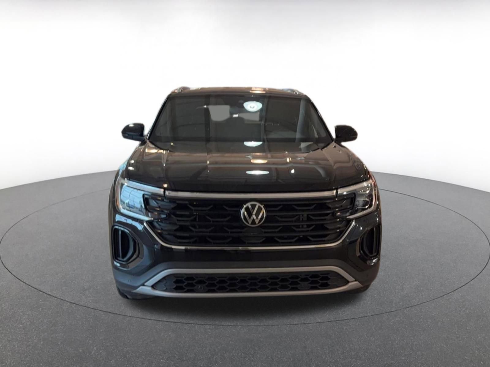 Used 2025 Volkswagen Atlas Cross Sport SE image 4