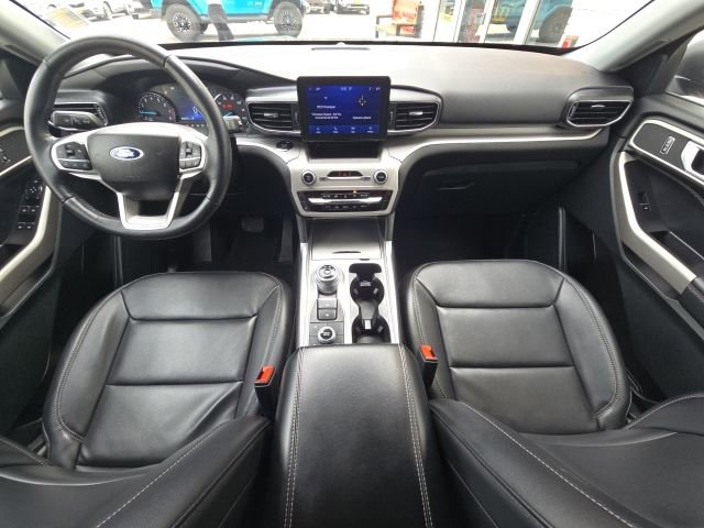 Used 2023 Ford Explorer XLT w/ Equipment Group 202A AWD/4WD image 29