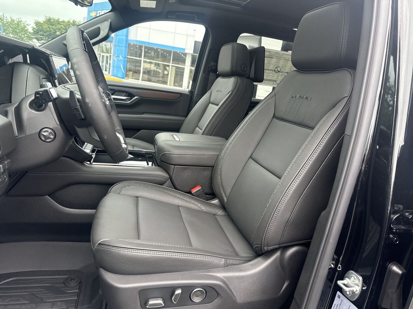 New 2026 GMC Yukon XL Denali w/ Advanced Technology Package AWD/4WD image 11