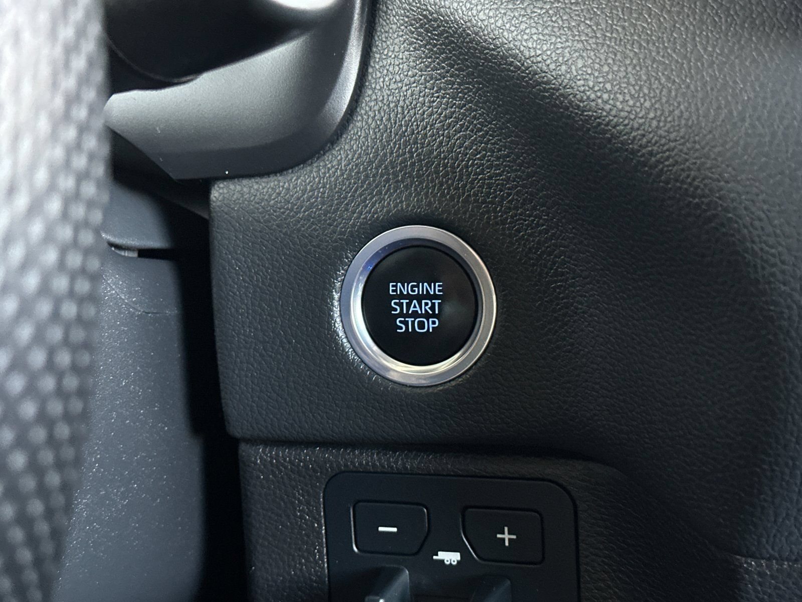 Used 2024 Toyota Tundra Limited AWD/4WD image 19
