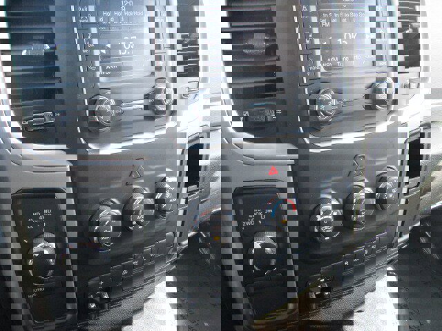 Used 2017 RAM 3500 SLT AWD/4WD image 17