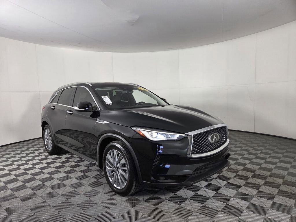 Used 2023 INFINITI QX50 Luxe image 2