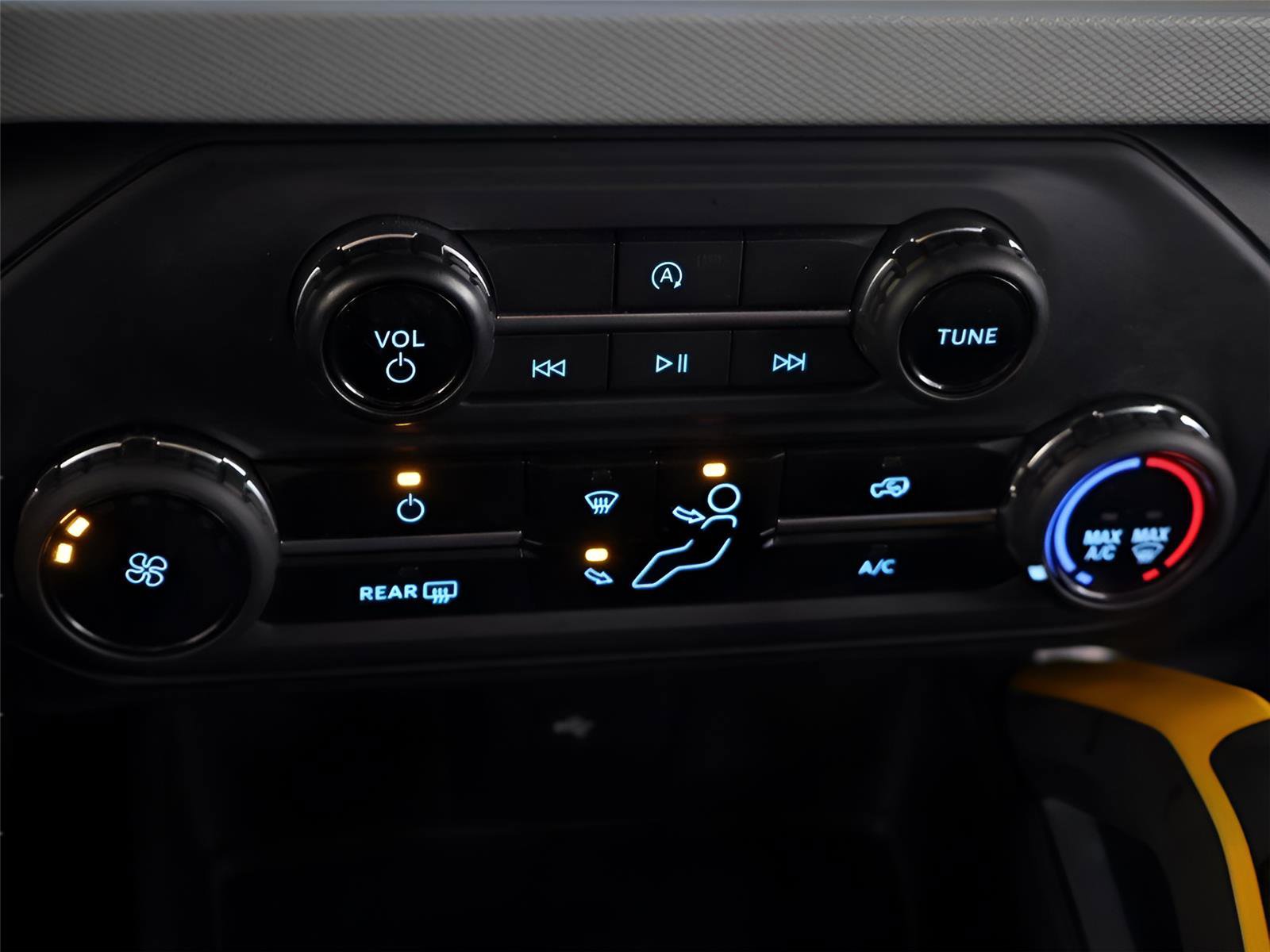 Used 2023 Ford Bronco Badlands image 40