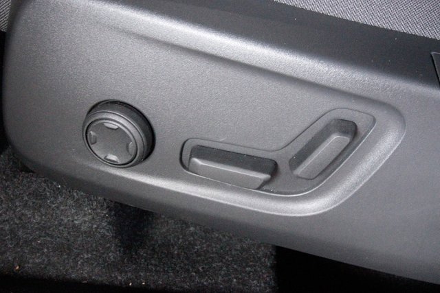 Certified 2025 Volvo XC40 B5 Core w/ Climate Package image 12